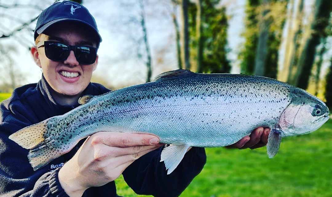 Fishing a lake near me. Manningford trout fishery.