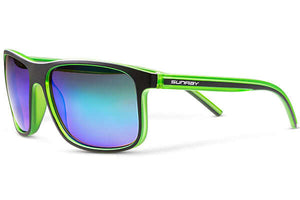 Greenframe Good looks and styling with no compromise on performance. Sleek, lightweight frame. Blue mirrored anti glare finish and internal amber polarised lenses. A larger lens front to cut out more light.The Greenframe are a great all rounder, suitable for 80% of your fishing situations.Anti glare, so great for everything from driving to fish spotting. A versatile piece of kit and Tom’s go to lens choice. Fit: Average to Large Head Size. Available with magnification in lower part of lens (lenses are deep